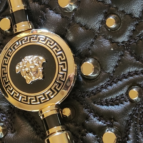 Versace - Picture 6 of 8